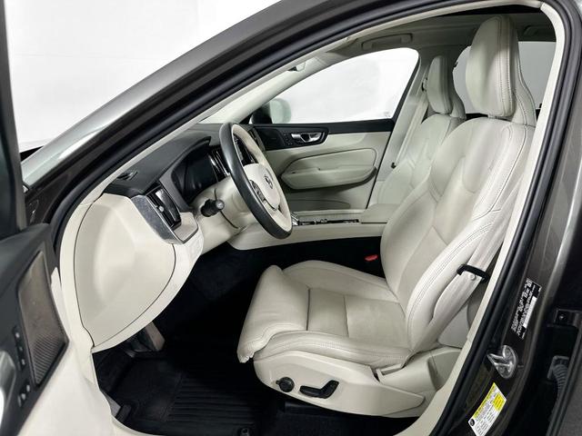 Photo of 2022 Pine Gray Metallic Volvo XC60