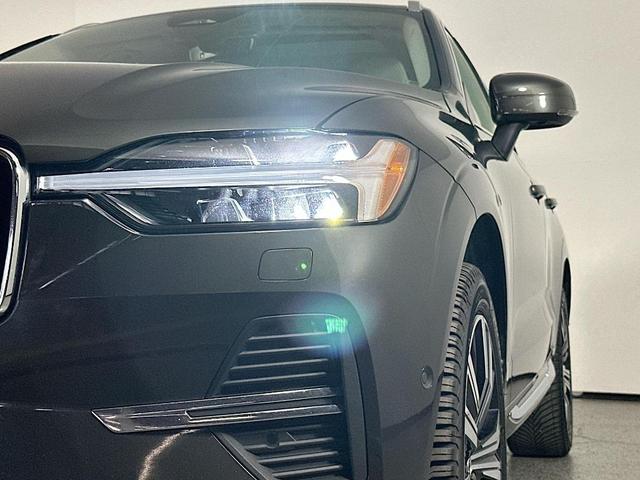 Photo of 2022 Pine Gray Metallic Volvo XC60