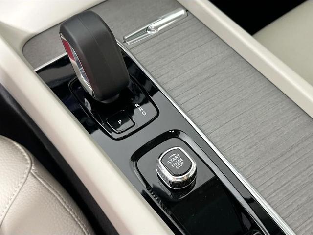 Photo of 2025 Bright Volvo XC60