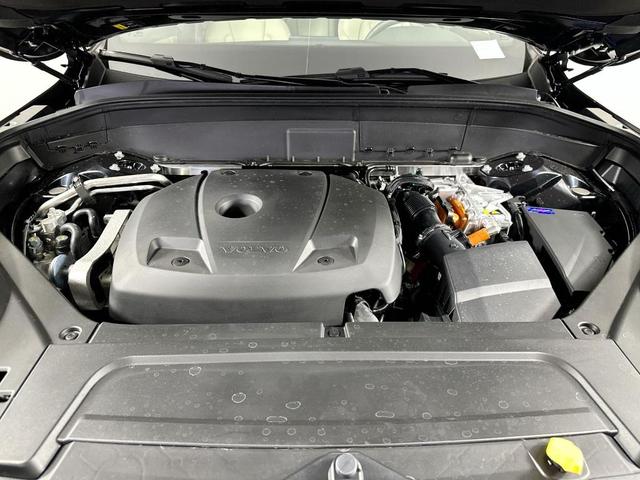 Photo of 2025 Onyx Black Metallic Volvo XC90 Plug-In Hybrid