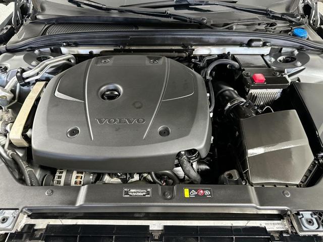 Photo of 2020 Osmium Gray Metallic Volvo S60