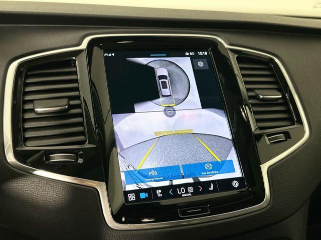 Photo of 2025 Crystal White Volvo XC90