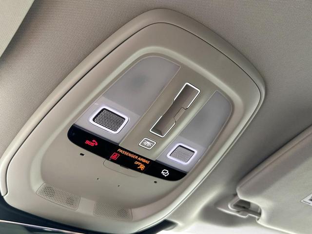 Photo of 2025 Crystal White Volvo XC90