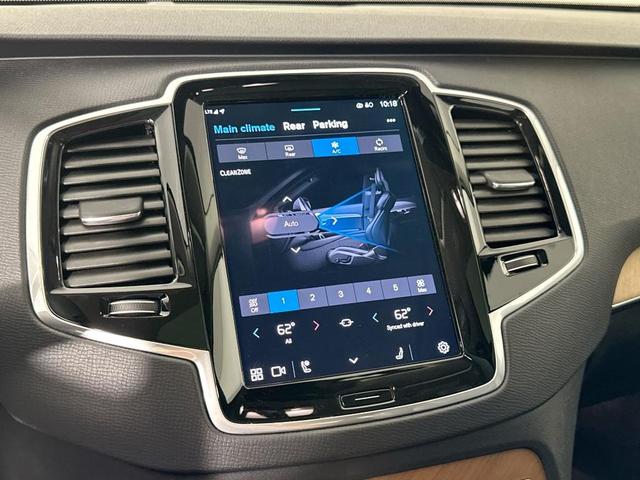 Photo of 2025 Crystal White Volvo XC90