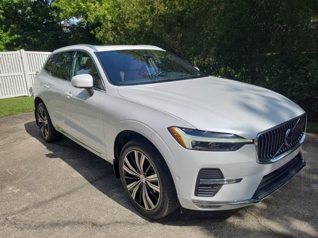 Photo of 2022 Ice White Volvo XC60