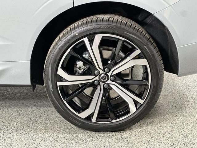 Photo of 2025 Gray Volvo XC60 Plug-In Hybrid