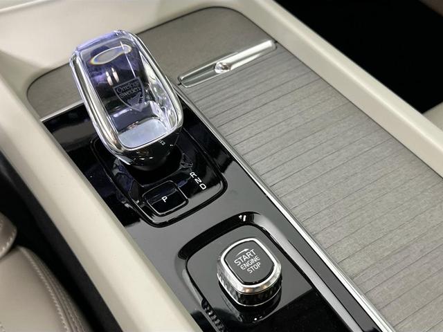 Photo of 2025 Gray Volvo XC60 Plug-In Hybrid