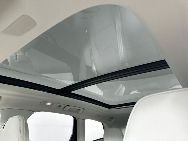 Photo of 2025 Gray Volvo XC60 Plug-In Hybrid