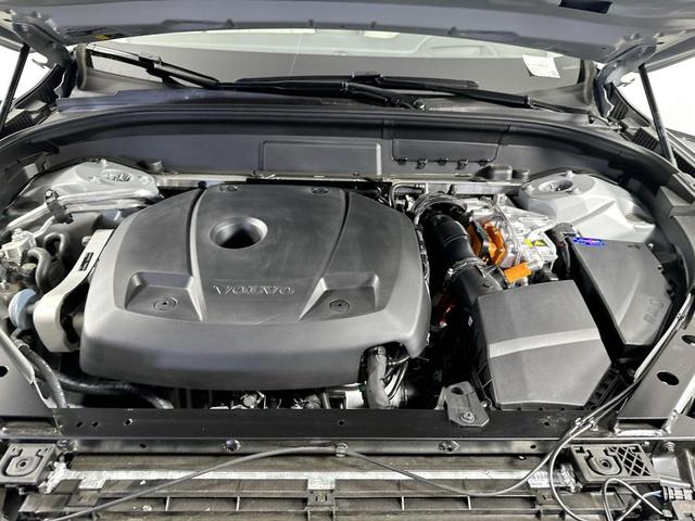 Photo of 2025 Gray Volvo XC60 Plug-In Hybrid