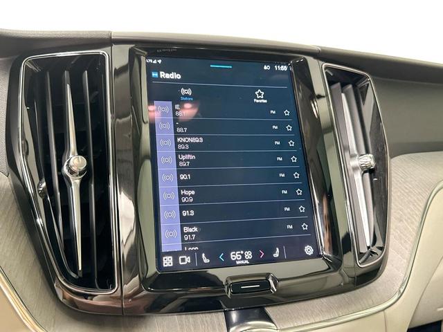 Photo of 2025 Onyx Black Metallic Volvo XC60