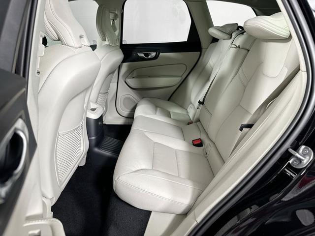 Photo of 2025 Onyx Black Metallic Volvo XC60 Plug-In Hybrid