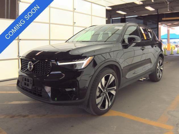 2025 Volvo XC40
