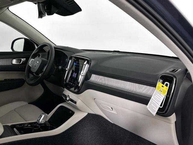 Photo of 2026 Denim Blue Volvo XC40