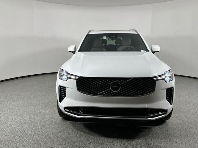 Photo of 2025 Crystal White Metallic Volvo XC90