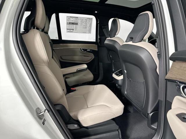 Photo of 2025 Crystal White Metallic Volvo XC90