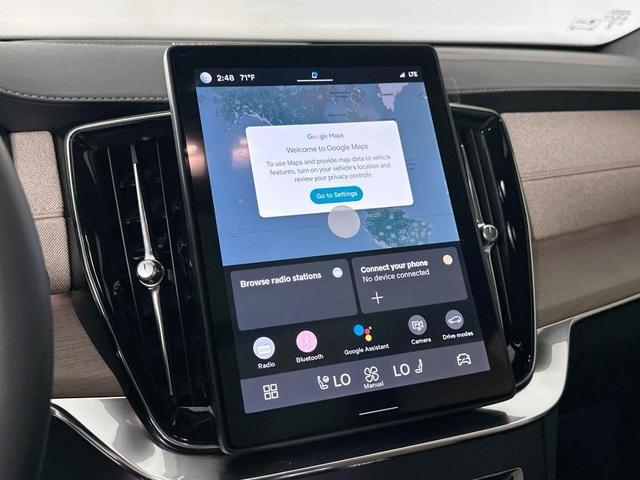 Photo of 2025 Crystal White Metallic Volvo XC90