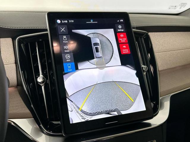 Photo of 2025 Crystal White Metallic Volvo XC90