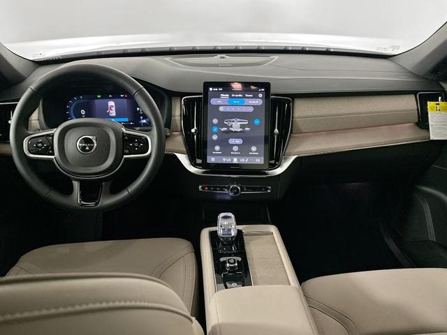 Photo of 2025 Crystal White Metallic Volvo XC90