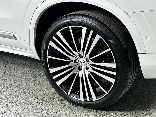 Photo of 2025 Crystal White Metallic Volvo XC90