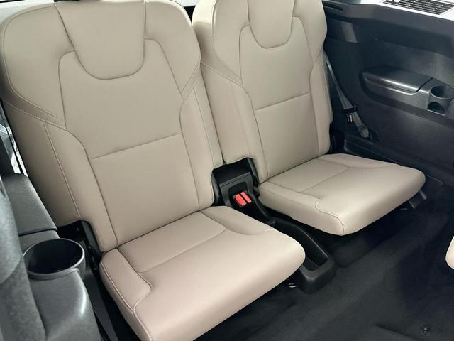 Photo of 2025 Crystal White Metallic Volvo XC90