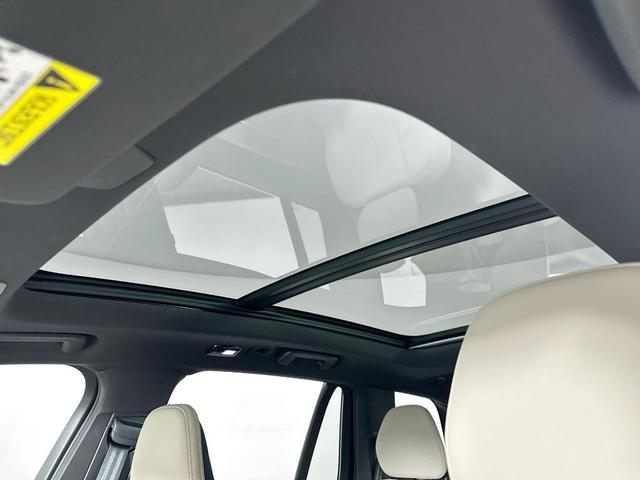 Photo of 2025 Crystal White Metallic Volvo XC90