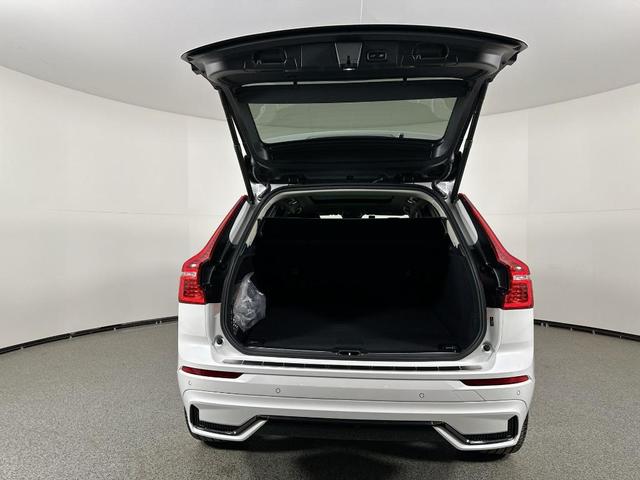 Photo of 2025 Crystal White Metallic Volvo XC60 Plug-In Hybrid