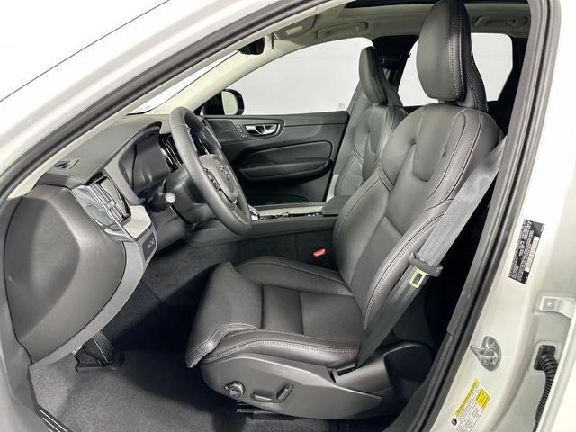 Photo of 2025 Crystal White Metallic Volvo XC60 Plug-In Hybrid