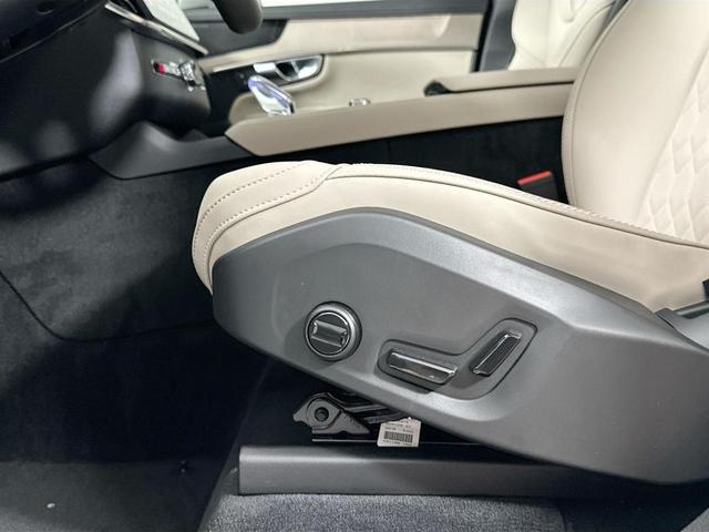 Photo of 2025 COL70700 Volvo XC90 Plug-In Hybrid
