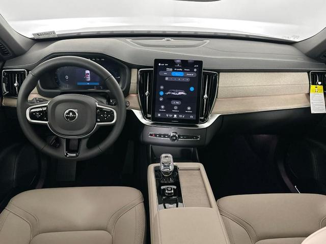 Photo of 2025 COL70700 Volvo XC90 Plug-In Hybrid