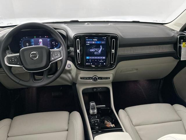 Photo of 2025 Crystal White Pearl Volvo XC40