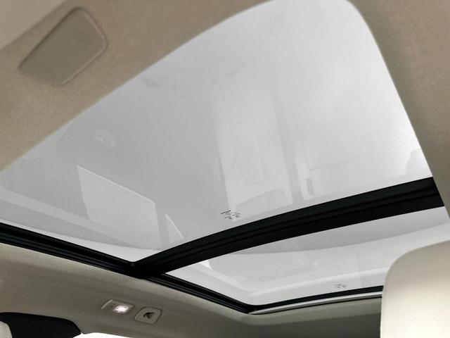 Photo of 2025 Crystal White Pearl Volvo XC40