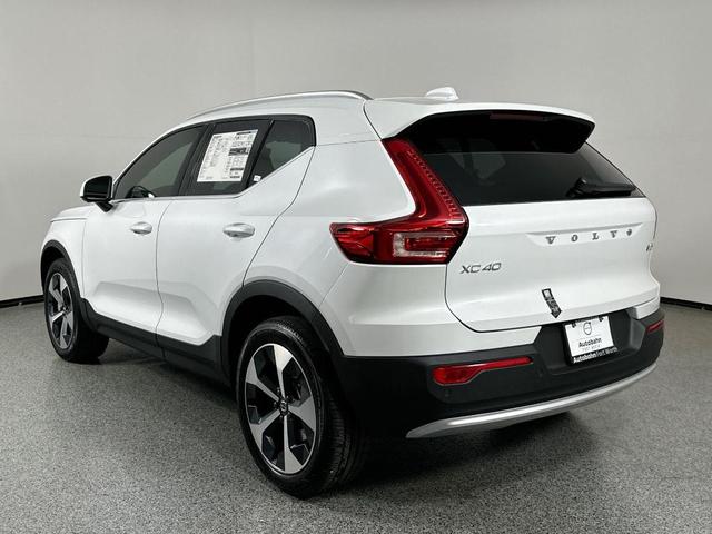 Photo of 2025 Crystal White Pearl Volvo XC40