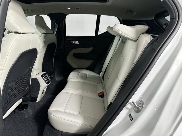 Photo of 2025 Crystal White Pearl Volvo XC40