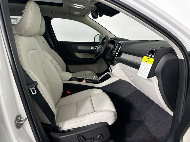 Photo of 2025 Crystal White Pearl Volvo XC40