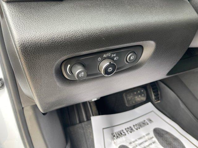 Photo of 2019 Iridescent Pearl Tricoat Chevrolet Traverse