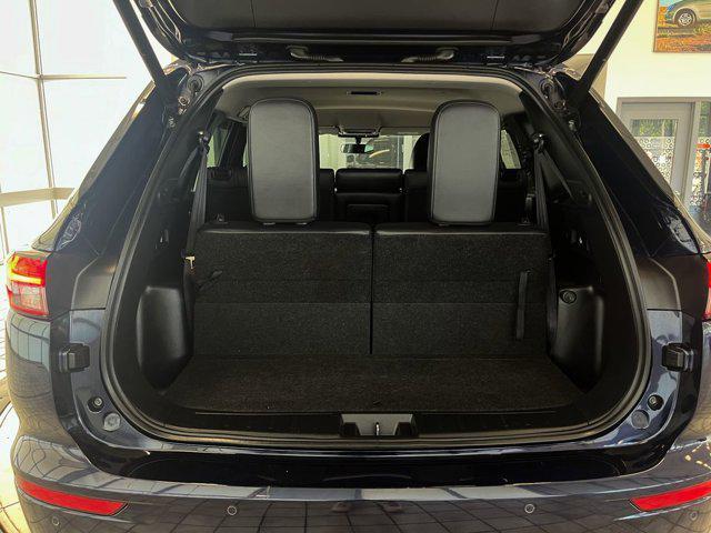 Photo of 2022 Blue Mitsubishi Outlander