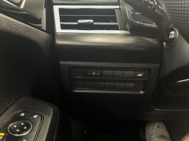 Photo of 2022 Blue Mitsubishi Outlander