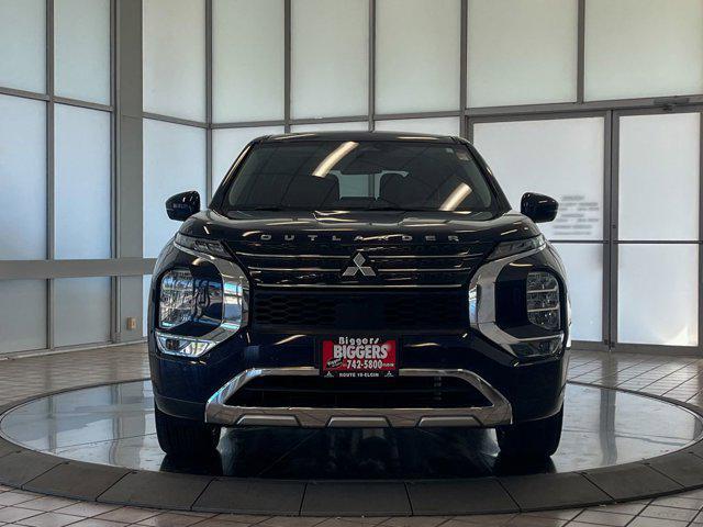 Photo of 2022 Blue Mitsubishi Outlander