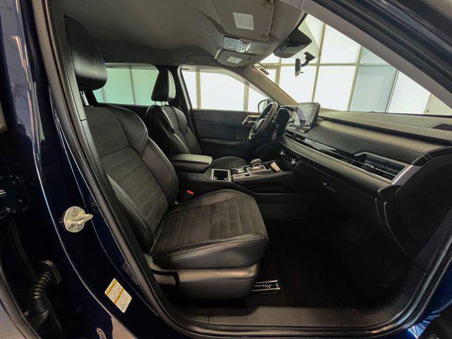 Photo of 2022 Blue Mitsubishi Outlander