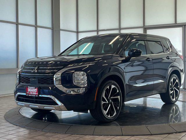 Photo of 2022 Blue Mitsubishi Outlander