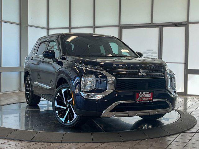 Photo of 2022 Blue Mitsubishi Outlander