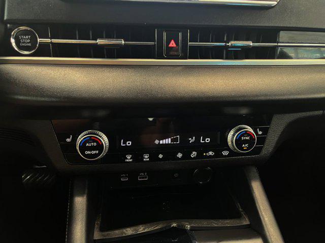 Photo of 2022 Blue Mitsubishi Outlander