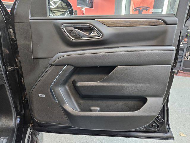 Photo of 2024 Black Chevrolet Suburban