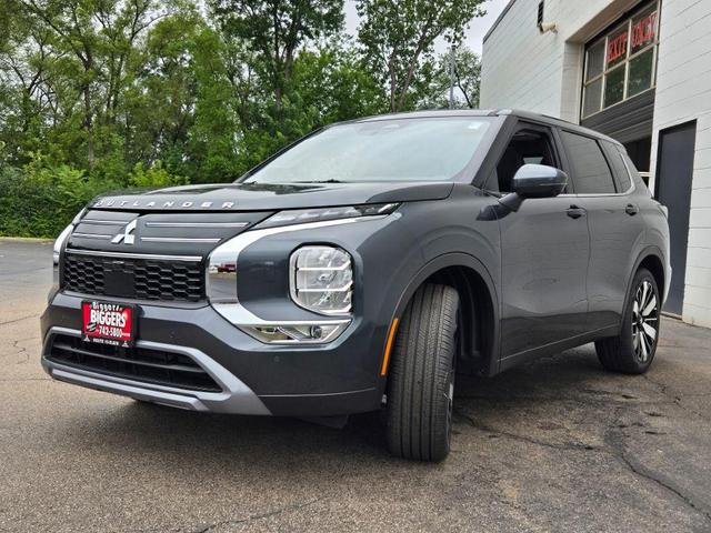 Photo of 2025 Graphite Gray Mitsubishi Outlander