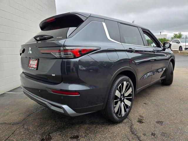 Photo of 2025 Graphite Gray Mitsubishi Outlander
