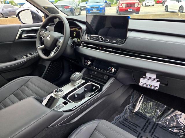 Photo of 2025 Graphite Gray Mitsubishi Outlander