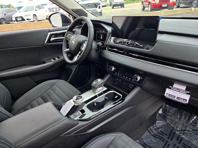 Photo of 2025 Black Diamond Mitsubishi Outlander