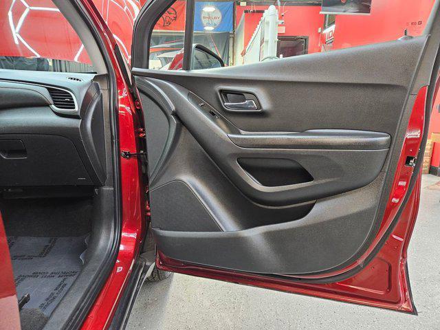 Photo of 2022 Crimson Metallic Chevrolet Trax