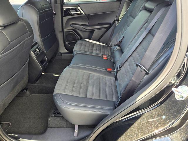 Photo of 2025 Black Diamond Mitsubishi Outlander