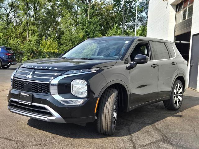 Photo of 2025 Black Diamond Mitsubishi Outlander
